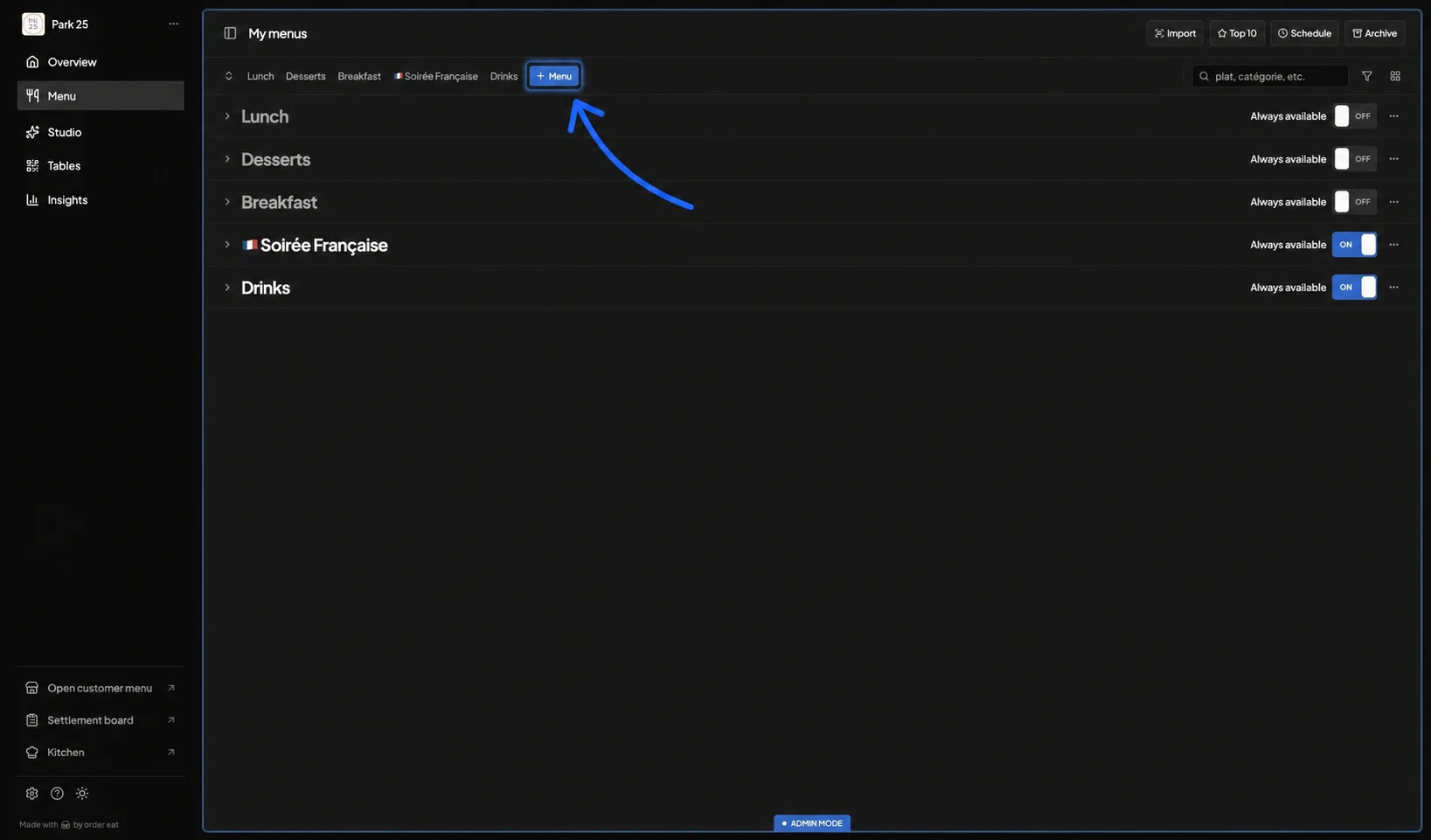 Le bouton + Menu à utiliser pour créer un menu, mis en évidence par une flèche bleue